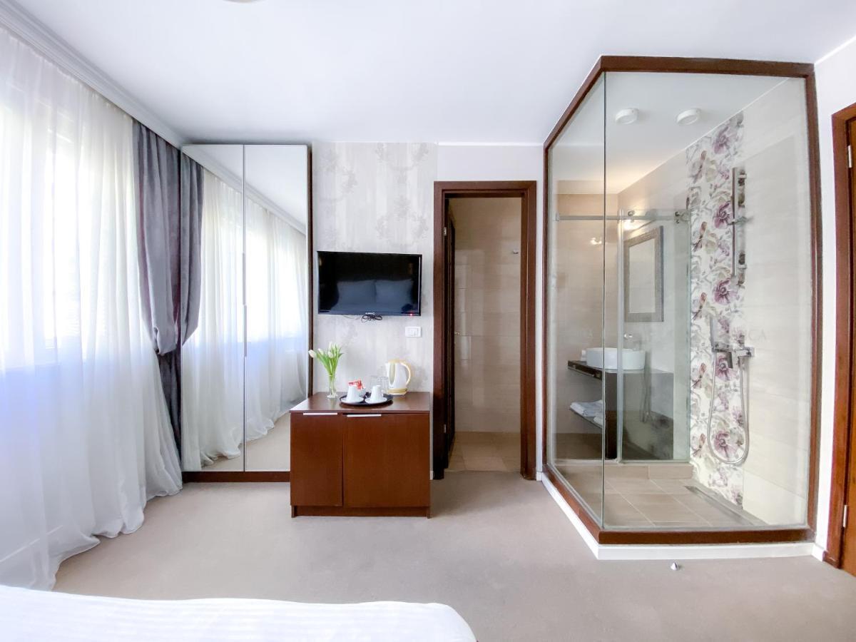 Luka De Luka Suites Belgrado Buitenkant foto