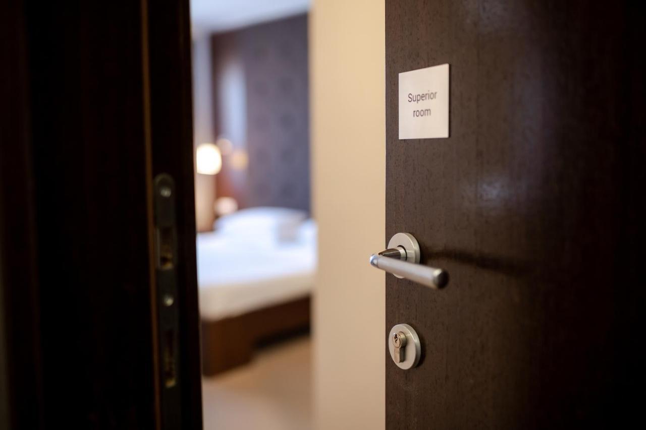 Luka De Luka Suites Belgrado Buitenkant foto